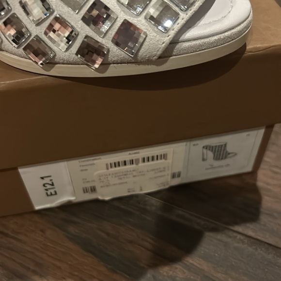 New authentic Burberry embellished shoes - Picture 9 of 12